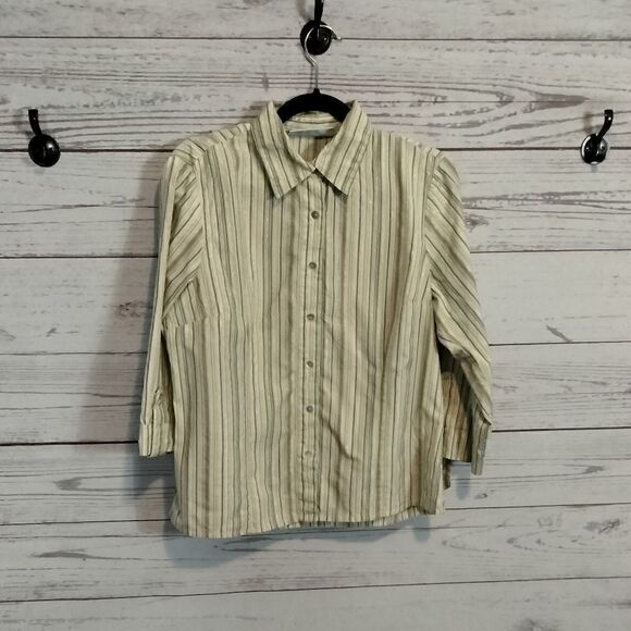 "First Issue" ( a liz Claiborne company) woman's shirt - Picture 1 of 10